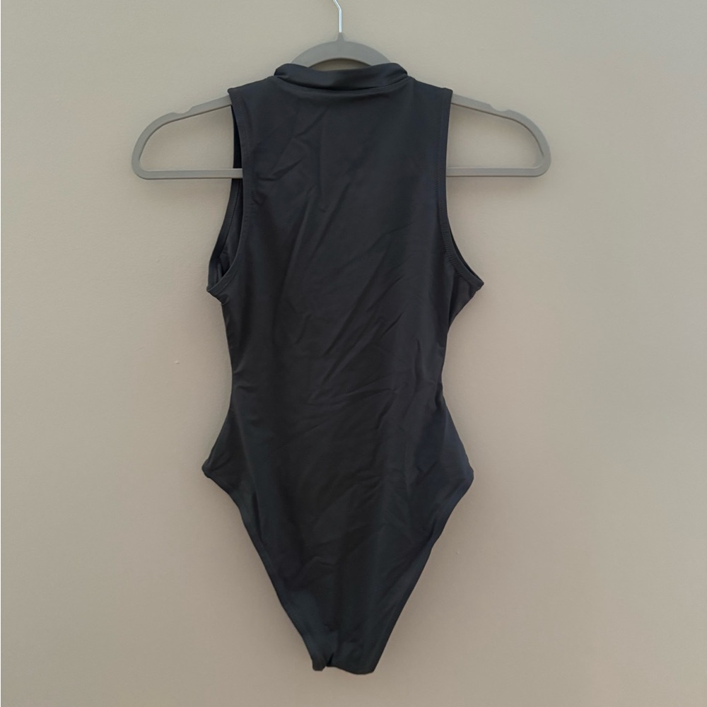 NWT SKIMS SIGNATURE SWIM ZIP FRONT SLEEVELESS ONE PIECE | GUNMETAL - Picture 2 of 5